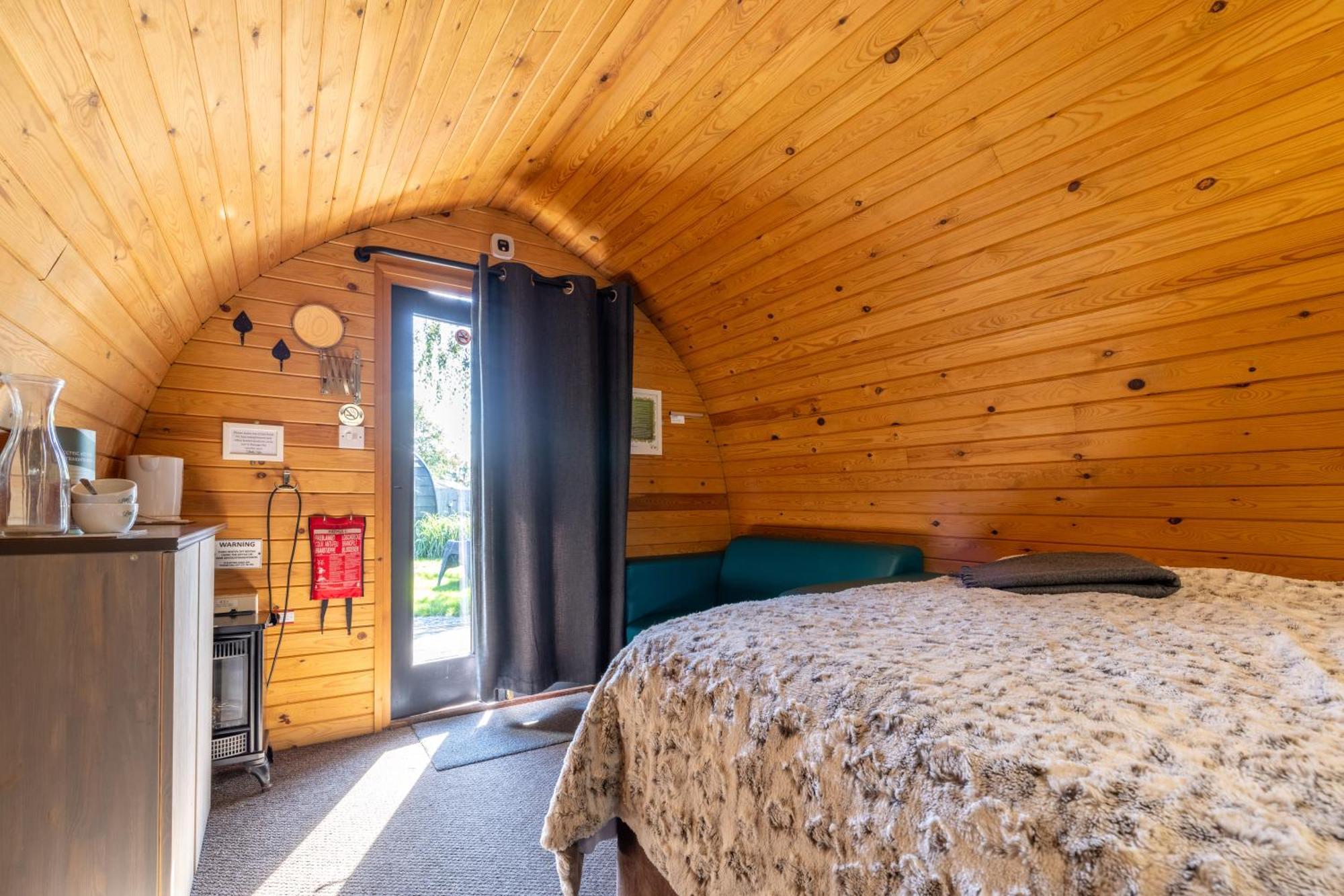 The Little Hide - Adult Only Camping Pods Wigginton  المظهر الخارجي الصورة