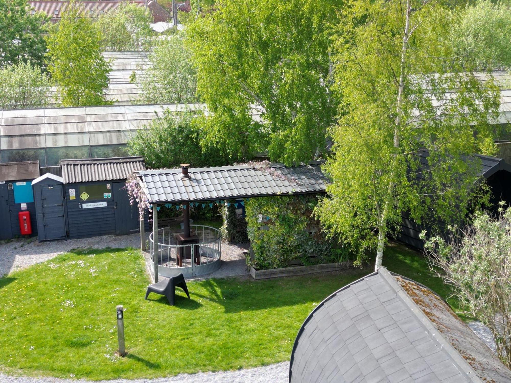 The Little Hide - Adult Only Camping Pods Wigginton  المظهر الخارجي الصورة