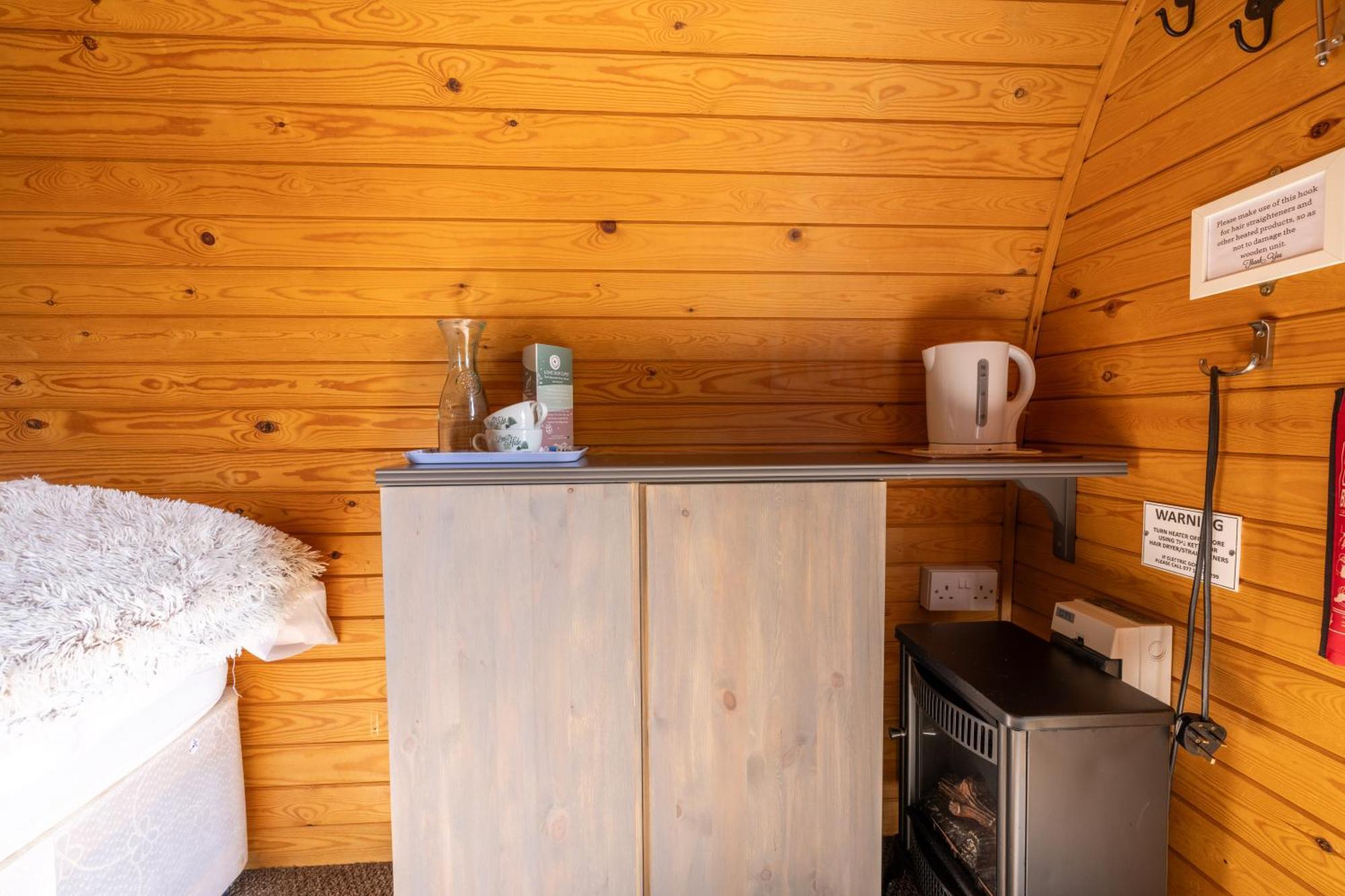 The Little Hide - Adult Only Camping Pods Wigginton  المظهر الخارجي الصورة