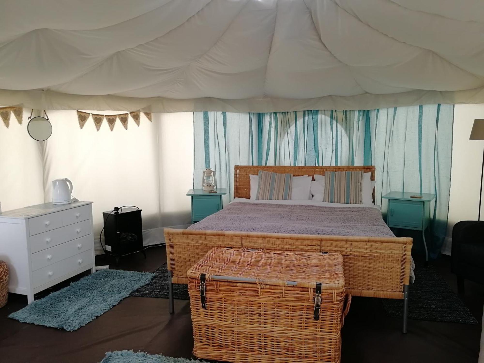 The Little Hide - Adult Only Camping Pods Wigginton  المظهر الخارجي الصورة