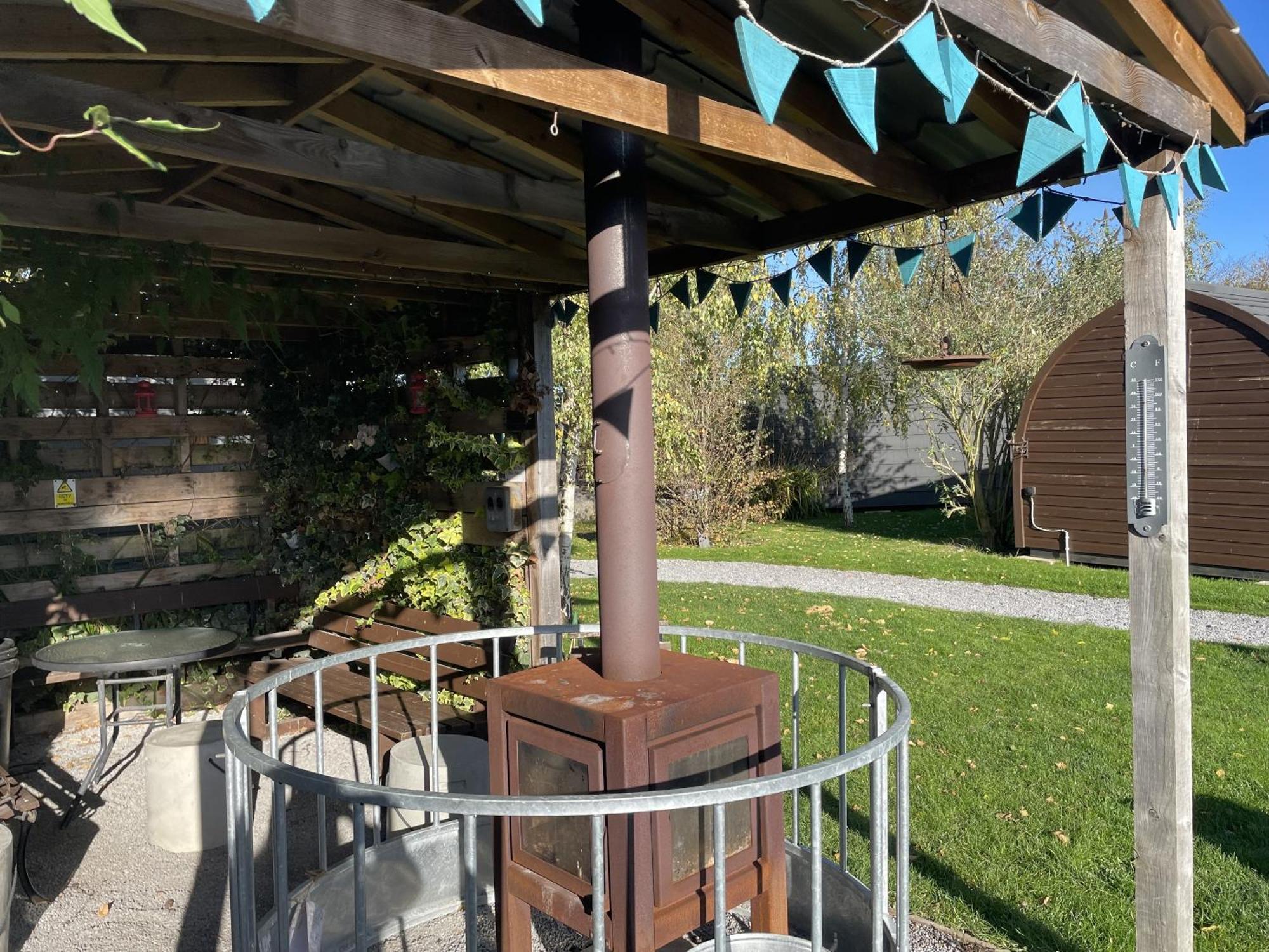 The Little Hide - Adult Only Camping Pods Wigginton  المظهر الخارجي الصورة